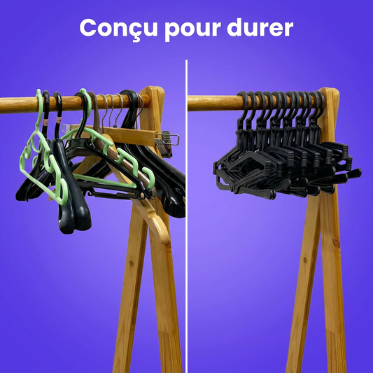 Comparatif sur portant : cintres dépareillés encombrants à gauche, cintres pliables PlyoFold imbriqués à droite