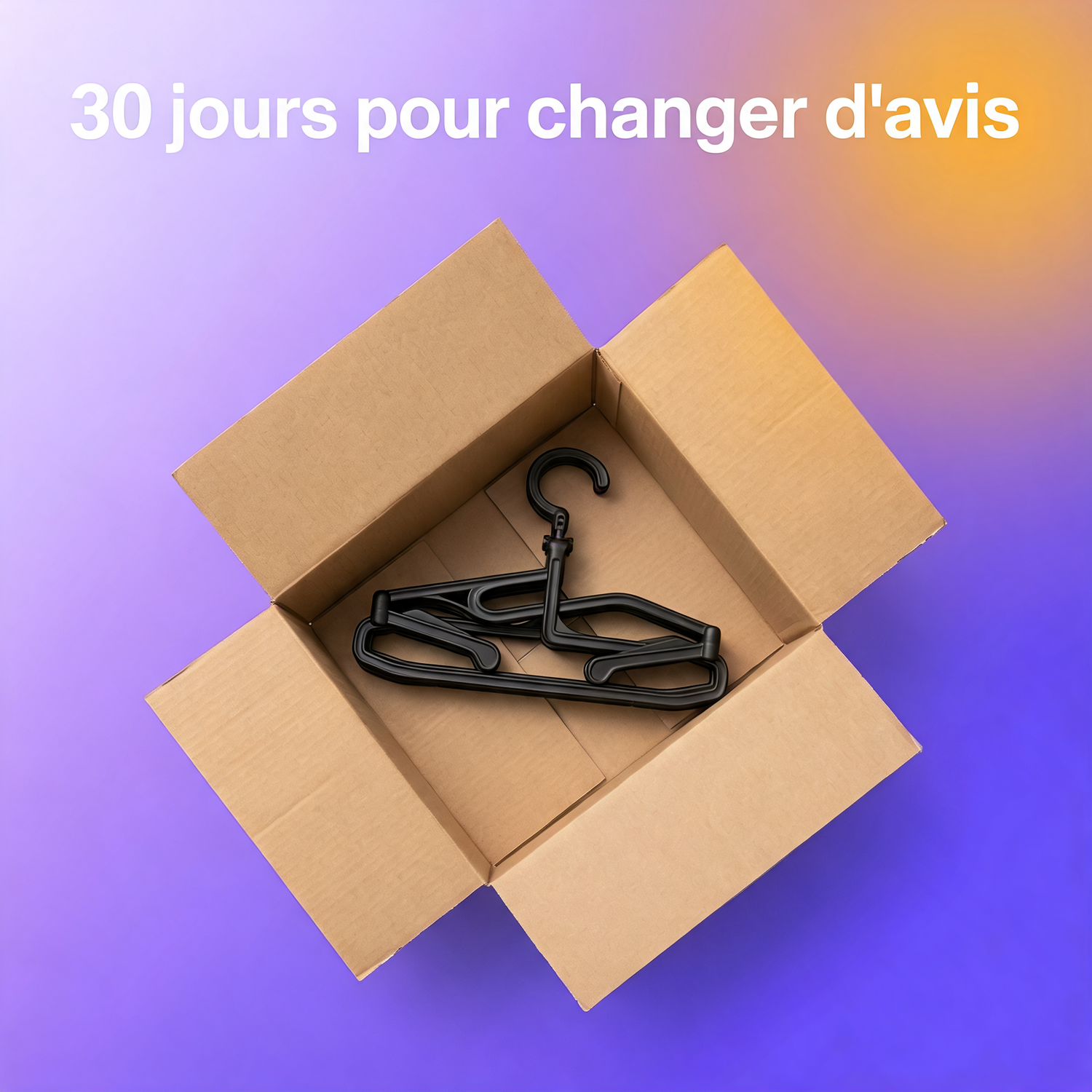 Cintres pliables PlyoFold noirs suspendus sur une tringle, profil fin et épaules incurvées
